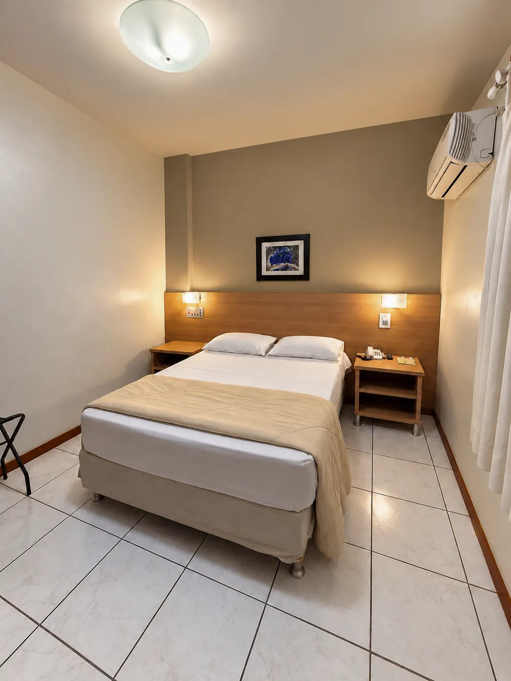 Apartamento Standard com cama de casal, cabeceira de madeira e ar-condicionado